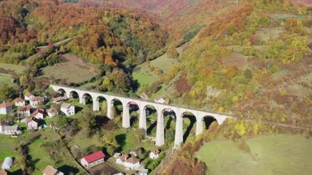 Aerial View Railway Bridge Mountains Drone Video Viaduct Connects Slopes — Stok video