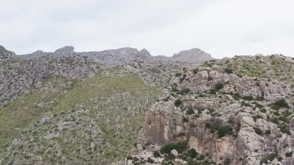 Rocky Mountains Dron Video Aerial View Mountain Rocky Ridges Cliffs — Vídeo de stock