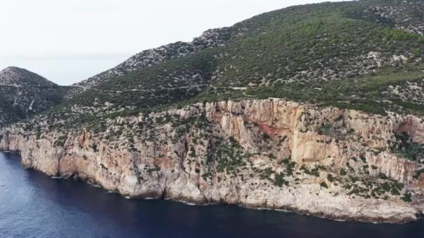 Seascape Rocky Shore Dron Video Aerial View Rock Which Waves — Vídeos de Stock