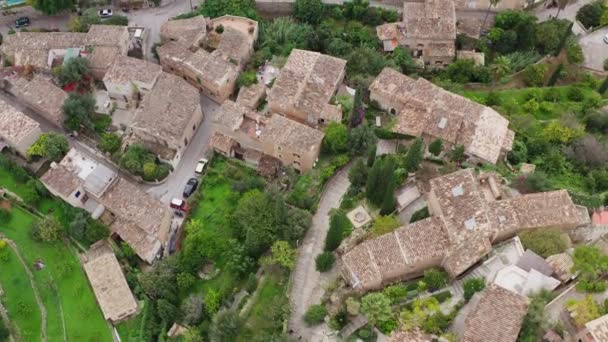 Drone Video Streets Old Village Mountains Historic Houses Which Trees — ストック動画