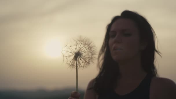 Slow Motion Video Girl Blowing Dandelion Mountains Sunset Woman Rejoices — Stockvideo