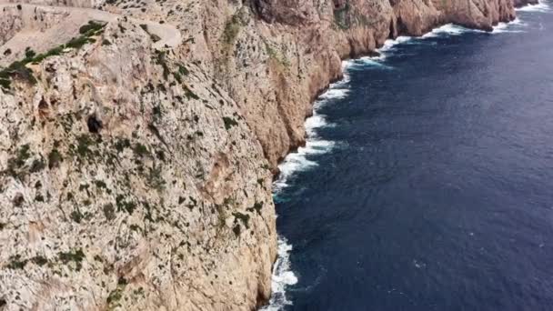 Rocky Ocean Shoreline Dron Video Aerial View Sea Waves Crashing — Video Stock