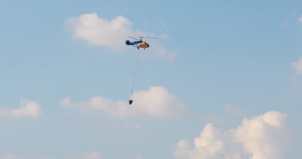 Helicopter Rescuers Who Scored Basket Water Flies Put Out Fire — Stock Video