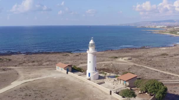 Luchtfoto Van Vuurtoren Van Cyprus Aan Kust Prachtig Landschap Van — Stockvideo