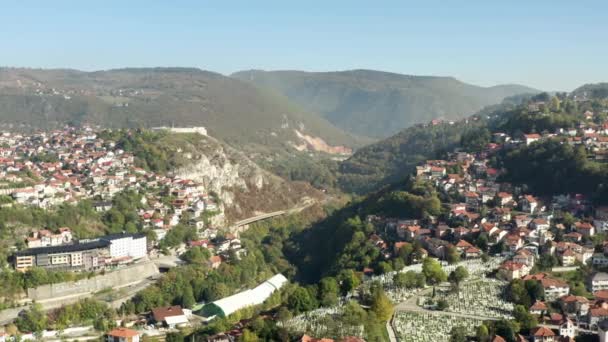 Tiro Aéreo Bósnia Herzegovina Drone Vídeo Paisagem Terreno Montanhoso Com — Vídeo de Stock