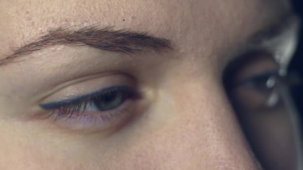 Красиві Блакитні Жіночі Очі Крупним Планом Брови Вії Очима Яких — стокове відео
