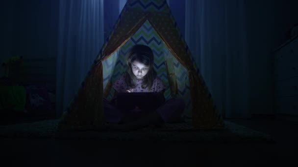 Girl Sits Tablet Touches Screen Child Sits Wigwam Evening Plays — Vídeo de Stock