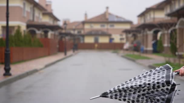 Teenager Opens Umbrella City Girl Rainy Weather Opens Umbrella Looks — Vídeo de Stock