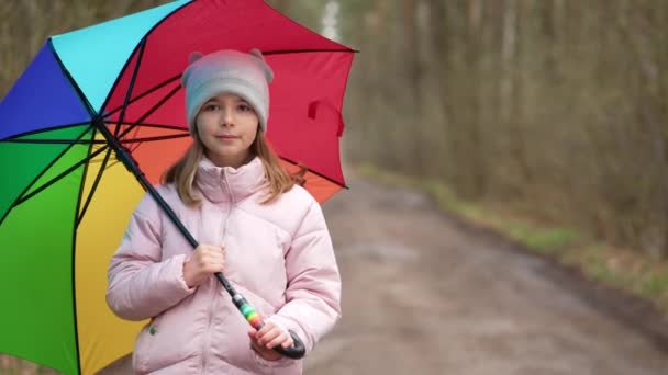 Portrait Girl Umbrella Park Child Walks Rainy Weather Trail Landscape — Stockvideo