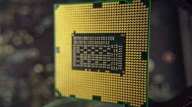 Bilgisayar ana kartı makro çerçevesi. Küçük çipli ve bilgisayarlı en son teknoloji, güzel arka plan videoları.