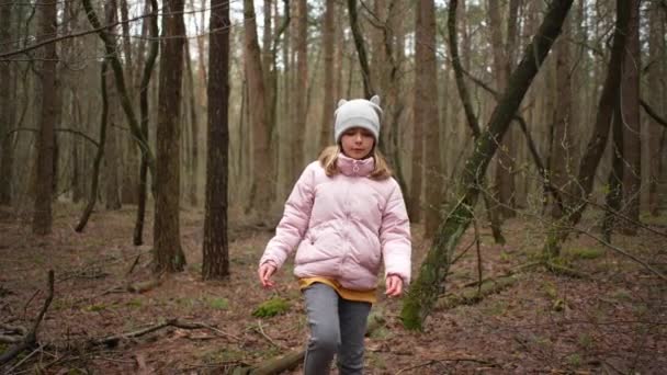 Girl Walks Spring Forest Trees Leaves Beautiful Landscape Nature Which — Stockvideo