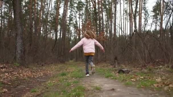 Teenager Opens Umbrella Park Rain Girl Walks Woods Starts Rain — Stok video