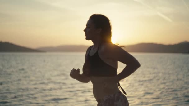 Close Video Close Athletic Girl Jogging Sea Beautiful Ocean Landscape — Wideo stockowe