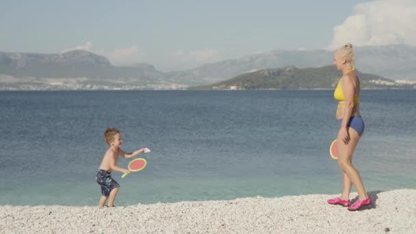 Boy Mom Playing Tennis Beach Sea Active Family Vacation Slow — Wideo stockowe