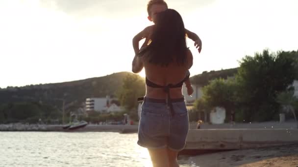 Slow Motion Video Happy Family Beach Together Mom Spins Her — Vídeos de Stock