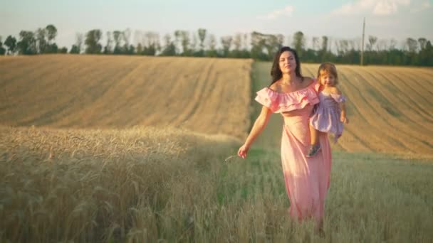 Mother Walks Her Daughter Her Arms Wheat Field Happy Family — 비디오