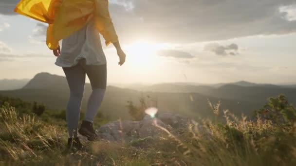 Girl Yellow Jacket Climbs Top Mountain Woman Hiking Mountains Sunset — Video Stock