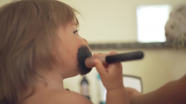 Little Girl Doing Make Home Child Bone Powders His Face — Stockvideo