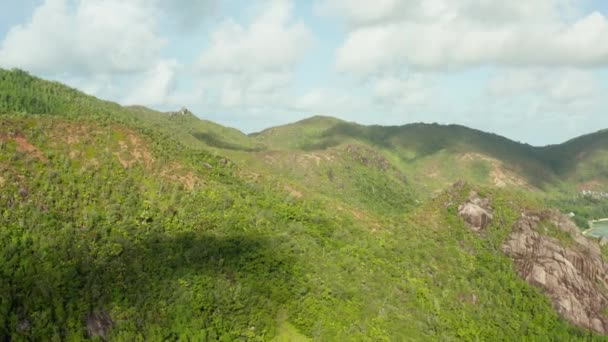 Luchtfoto Van Natuur Van Seychellen Bergketens Met Hellingen Toppen Jungle — Stockvideo