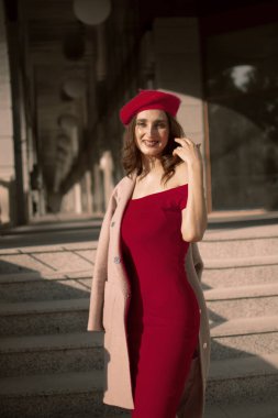 Girls in a red beret. A distant shot of a young girl in a red beret walks around the city.