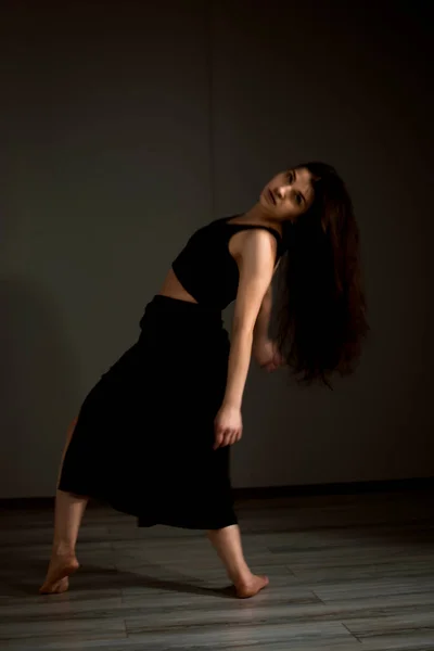 Atractiva Chica Bailando Twerk Estudio —  Fotos de Stock