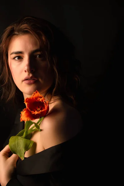 Fille Avec Bouquet Tulipes Sur Fond Noir Journée Internationale Femme — Photo