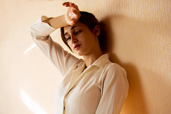 Mulher Gosta Tratamentos Spa Salão Com Terapeuta Massagem Massagista Faz — Fotografia de Stock