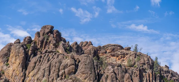 Sommerwanderung Pinnacles Nationalpark Westküste Kalifornien Sonniges Wetter Felsen Himmel Freien — Stockfoto