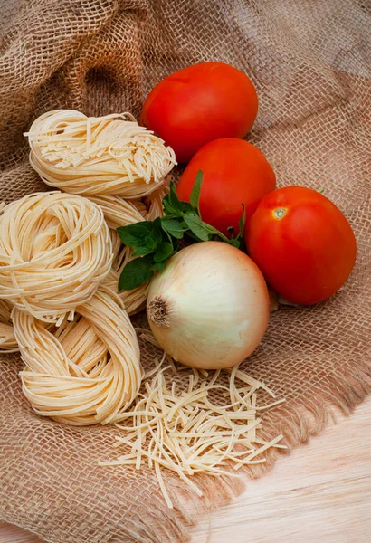 Pasta Traditional Italian Sauce Ingredients Rustic Farm Style Setting — 图库照片