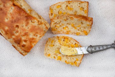 Mielie ekmeği, Güney Afrika ekmeği. Köy çiftlik masasında mısır.