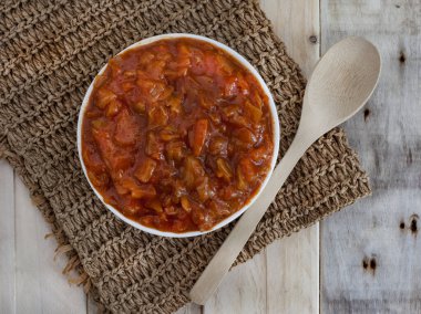 Güney Afrika sebze çeşnisi veya kentten gelen Chakalaka adında bir meze.