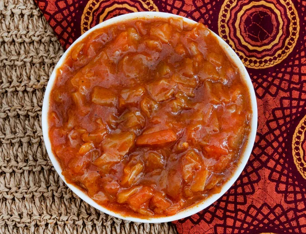Güney Afrika sebze çeşnisi veya kentten gelen Chakalaka adında bir meze.