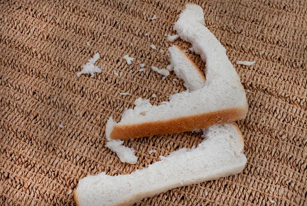 Crustas Migalhas Fatias Pão Branco Como Segurança Alimentar Escassez Tear — Fotografia de Stock