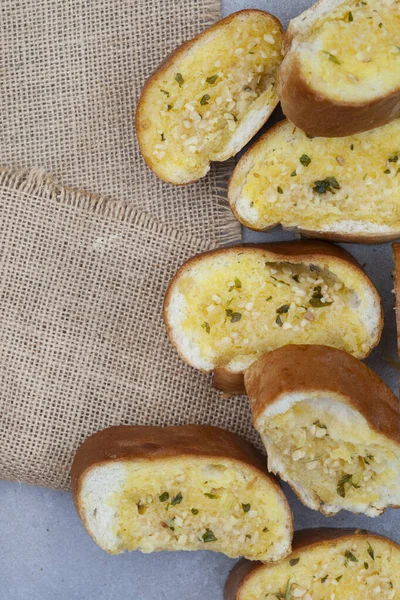 Freshly Baked Garlic Bread Flat Lay Rustic Grey Surface Copy — Photo