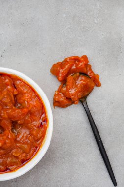 Güney Afrika sebze çeşnisi veya kentten gelen Chakalaka adında bir meze.