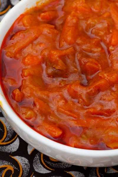 Güney Afrika sebze çeşnisi veya kentten gelen Chakalaka adında bir meze.