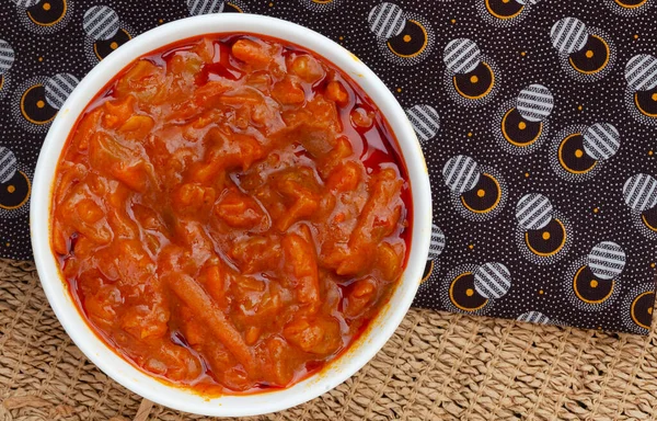 Güney Afrika sebze çeşnisi veya kentten gelen Chakalaka adında bir meze.
