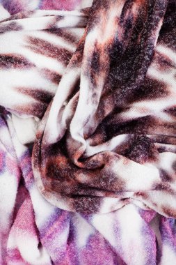  Tam çerçeve, kahverengi ve pembe kravat ince örülmüş kumaş.