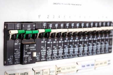 Elektrik krizi zamanında alternatif güç kaynağına bağlı ana elektrik dağıtım panosu şebeke dışına çıkıyor
