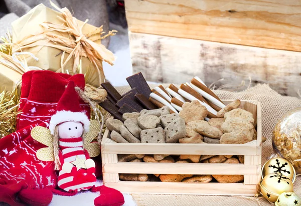 Hündchen Verwöhnen Weihnachtsschachtel Rustikalem Festlichem Rahmen Mit Glockengeläut — Stockfoto