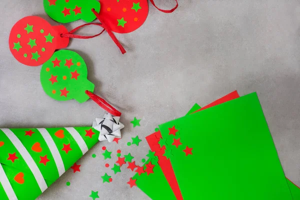 Çocuklar Için Noel Teknesi Yeşil Kırmızı Karton — Stok fotoğraf