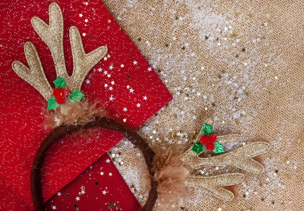 Weihnachtsflache Lag Mit Roten Servietten Und Verspielten Rentiergeweihen Auf Rustikalem — Stockfoto
