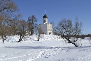 Vladimir Bogolyubovo Pokrov: Rusya, Ukrayna, Belorus, Slav halkının Hıristiyanlığa olan inancı ve inancı, Nerli Antik Ortodoks kilise katedralinin tarihi binası