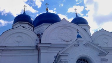 Bogolyubovo Vladimir Pokrova: Rusya, Ukrayna, Belorus, Slav halkının Hıristiyanlığa olan inancı ve inancı, Nerli Antik Ortodoks kilise katedralinin tarihi binası