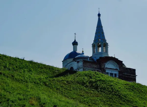 Serpukhov, Rusya, Ukrayna, Belorus, Slav halkının Hıristiyanlığa olan inancı ve inançlarının ortodoks kilise katedralinin tarihi binası.