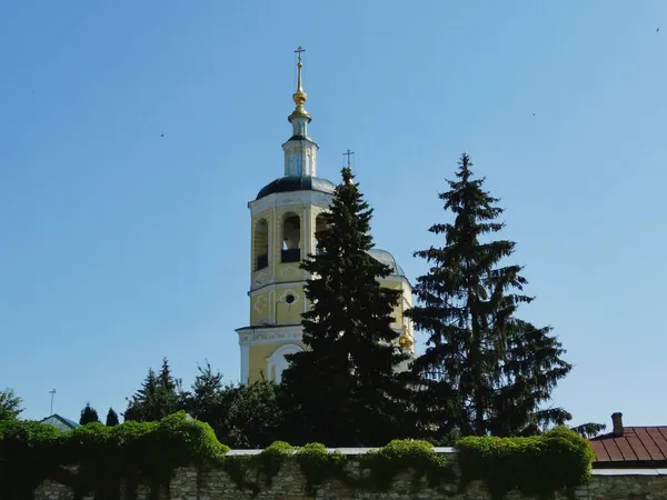 Serpukhov, Rusya, Ukrayna, Belorus, Slav halkının Hıristiyanlığa olan inancı ve inançlarının ortodoks kilise katedralinin tarihi binası.