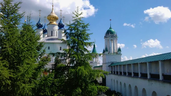 Velikiy Rostov, Rusya, Ukrayna, Belorus, Slav halkının Hıristiyanlığa olan inancı ve inançlarının Ortodoks kilisesinin tarihi binası.