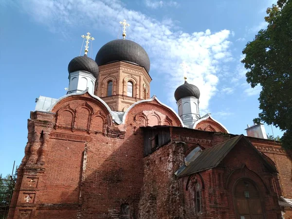 Pokrov Vvedenskiy俄罗斯 乌克兰 白俄罗斯 斯拉夫人民信仰和基督教的东正教大教堂的古老历史建筑 — 图库照片