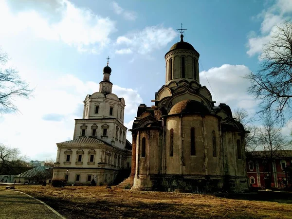 モスクワ アンドロニクロシア ウクライナ ベローラス スラヴ人の人々の信仰とキリスト教への信仰の正統派教会大聖堂の古代歴史的建造物 — ストック写真