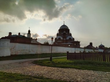 Sviyazhsk, Rusya, Ukrayna, Belorus, Slav halkının Hıristiyanlığa olan inancı ve inançlarının ortodoks kilise katedralinin tarihi binası.